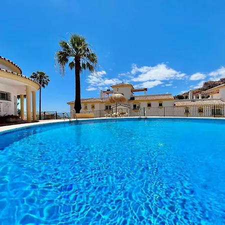 Vistas Al Mar Con Jacuzzi En Calahonda Parking Apartment